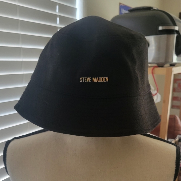 Steve Madden Accessories - Steve Madden bucket hat. NWT. Great Fall Acsessory
